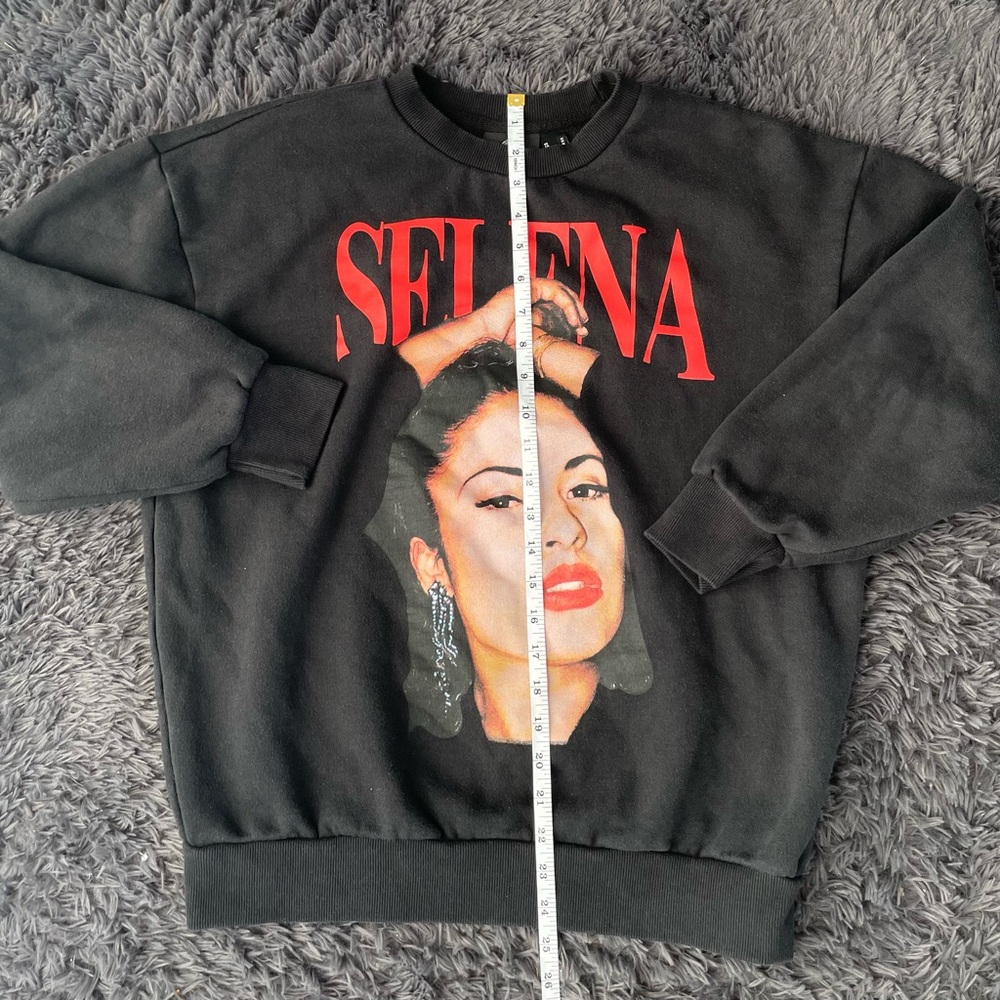 Black Selena Crewneck Sweatshirt Official Selena Merchandise | Women Medium